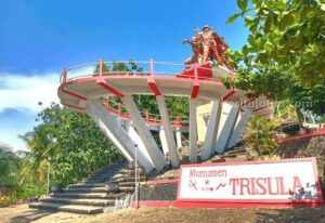 Monumen Trisula Blitar Selatan