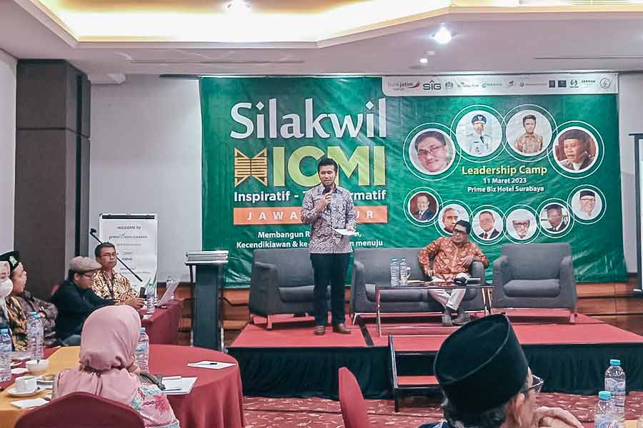 Wakil Gubernur Jatim, Emil Elestianto Dardak menjadi narasumber dalam Silakwil ICMI Jatim