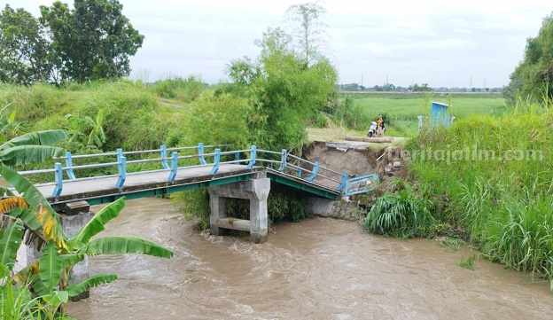 jembatan putus