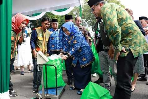 Membuang Sampah Berbuah Amal Jariyah