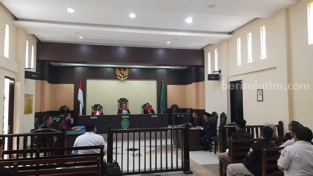 Sidang sengketa partai politik di Pengadilan Negeri Sampang (Foto: Zamachsari/beritajatim.com)