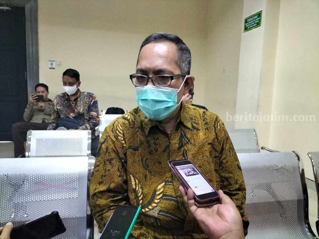 Habis Terjerat Kasus Suap, Mahkamah Agung Angkat Hakim Itong Jadi ASN PN Surabaya Hakim PN Surabaya non aktif Itong Isnaini Hidayat saat sidang di PN Tipikor Surabaya beberapa waktu lalu