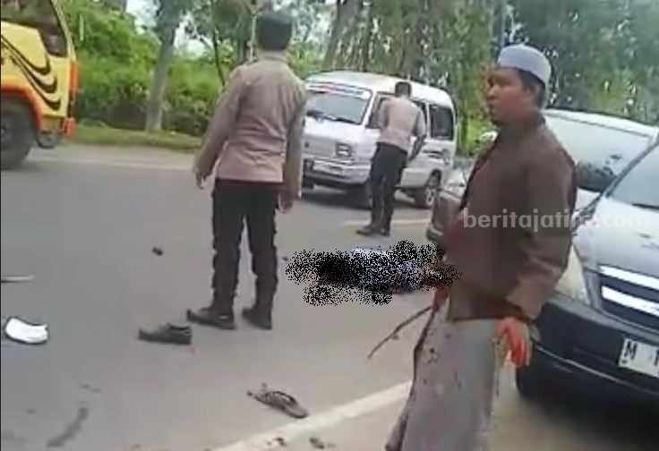Demo Pilkades Bangkalan Kembali Makan Korban, 1 Lagi Meninggal Lokasi pembacokan warga Bangkalan usai mengelar aksi demo di kantor DPMD (Foto: Zamachsari/beritajatim.com)