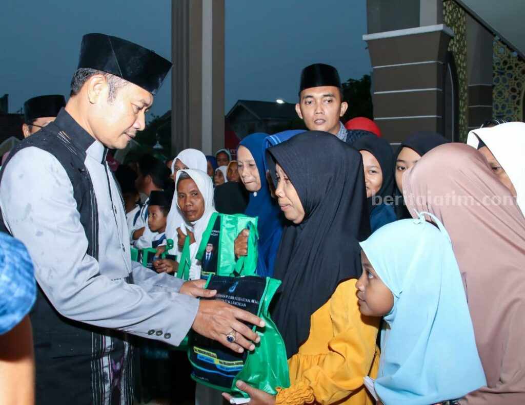 Kegiatan Safari Ramadhan yang dilakukan oleh Pemkab Lamongan di Masjid Al Muttaqin, Desa Kendalkemlagi, Kecamatan Karanggeneng (Foto: A. Thoriq Hidayatullah/beritajatim.com).