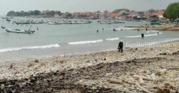 Pemkab Sampang Tiadakan Bantuan untuk Nelayan, Ini Alasannya Kampung nelayan di wilayah Kabupaten Sampang (Foto: Zamachsari/beritajatim.com)