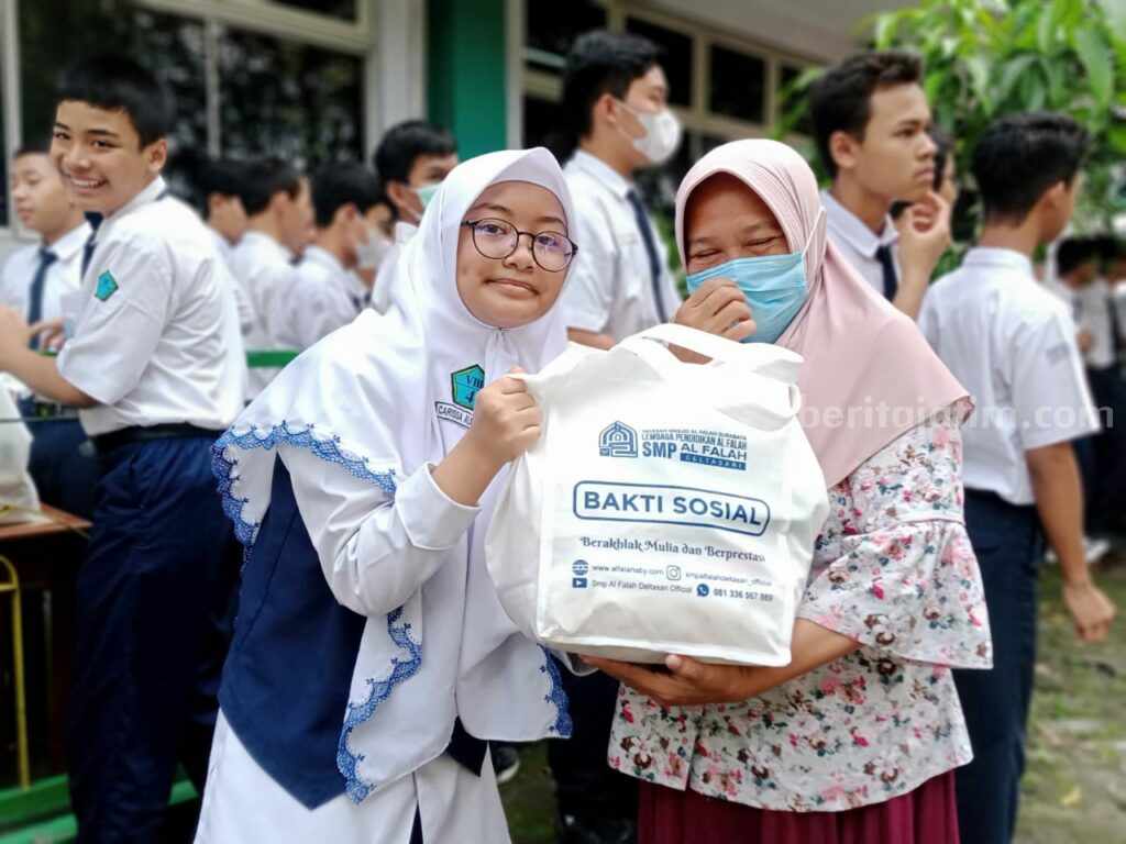 Bakti Sosial SMP Al Falah Deltasari Sidoarjo, Bagikan 407 Paket Sembako Bakti Sosial SMP Al Falah Deltasari Sidoarjo