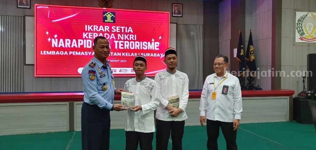 Dua Teroris Bersumpah dan Ikrar Setia pada NKRI Dua napi teroris yang ikrar setia pada NKRI.