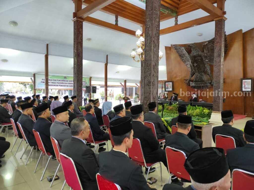 Jelang Tahun Politik, Bupati Blitar Mutasi Belasan ASN Eselon II Puluhan ASN eselon II di Pemkab Blitar dimutasi Bupati Blitar Rini Syarifah.