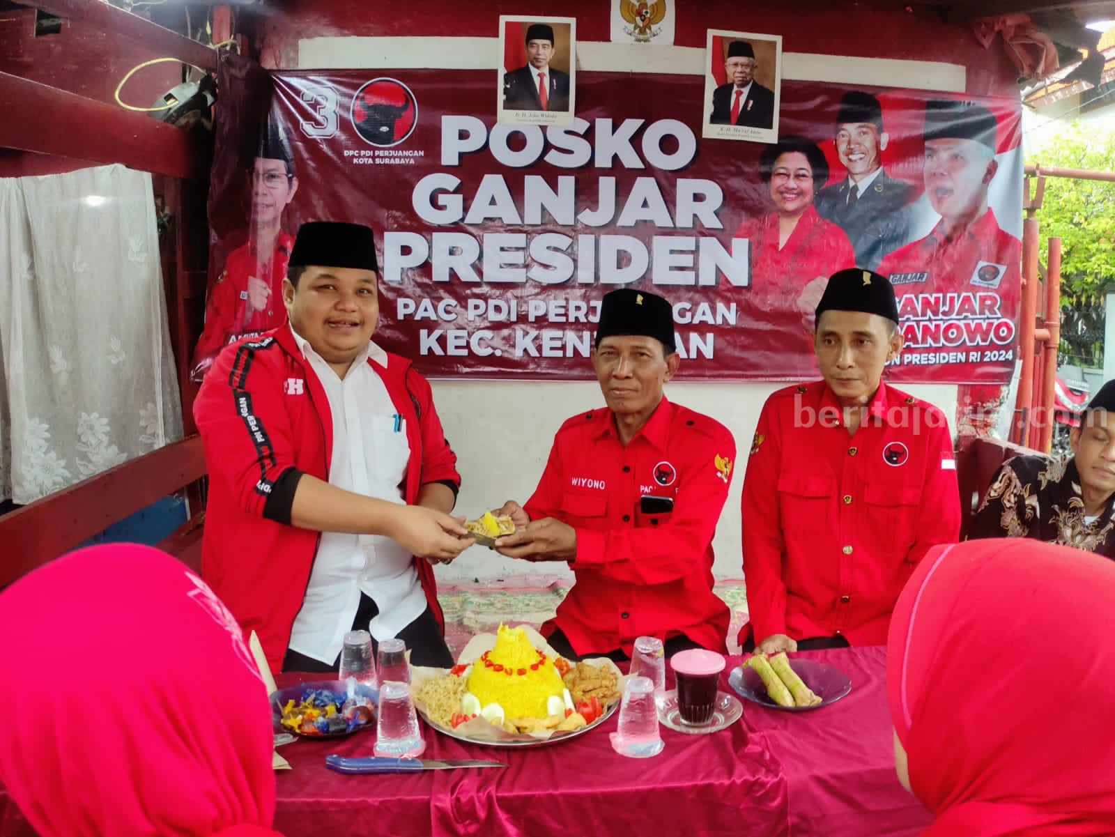 Posko-posko gotong royong untuk “Ganjar Presiden” di Kenjeran Surabaya.
