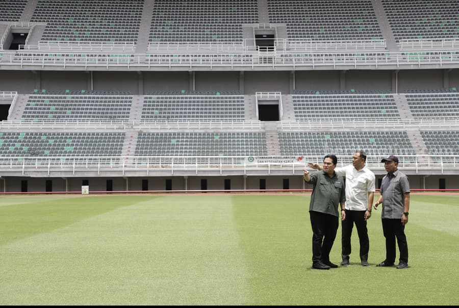 Venue Piala Dunia U-17 2023 Bisa Diatur Ulang oleh FIFA Eri Cahyadi saat menemani Erick Thohir sidak stadion Gelora Bung Tomo (GBT) Surabaya.