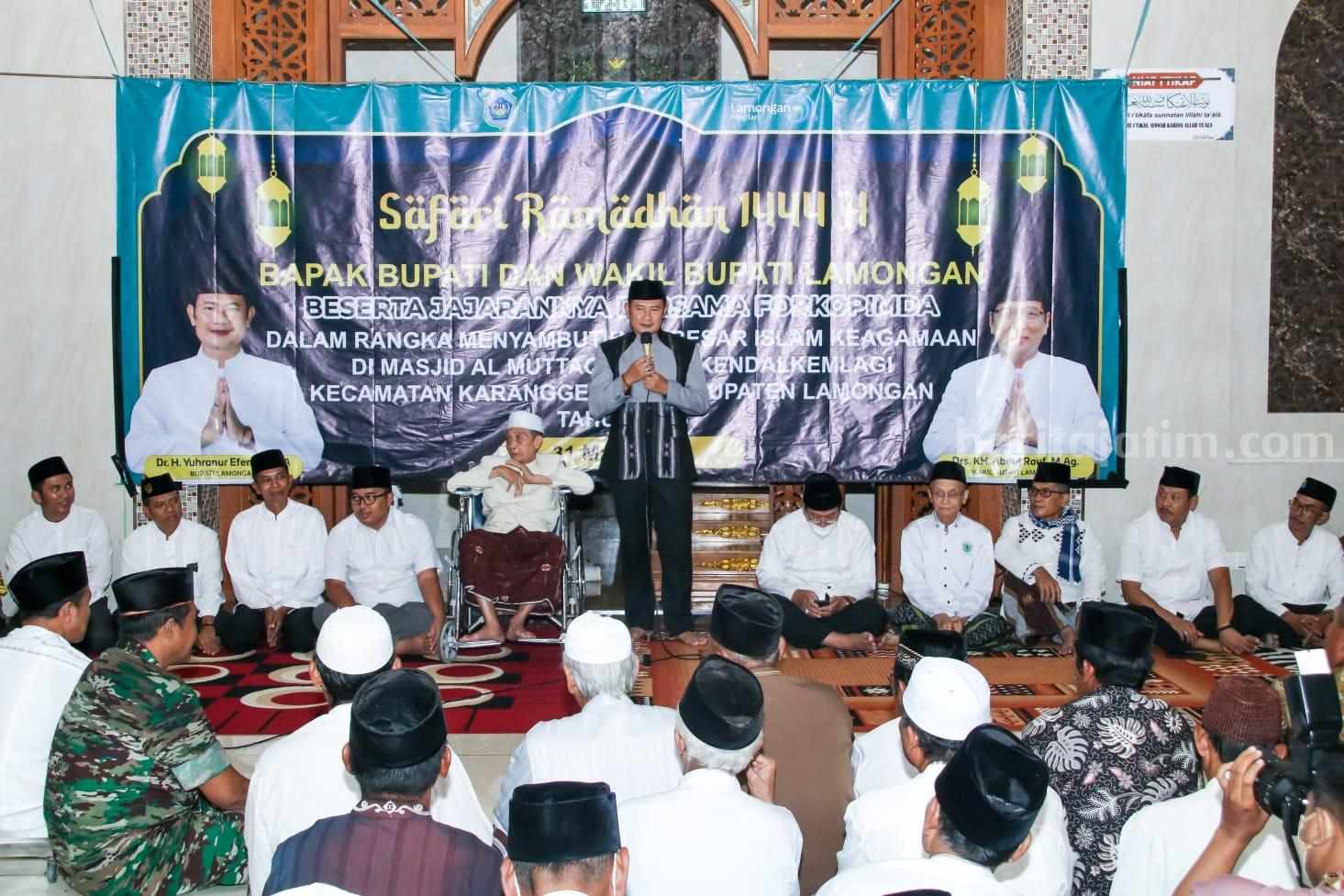 Kegiatan Safari Ramadhan yang dilakukan oleh Pemkab Lamongan di Masjid Al Muttaqin, Desa Kendalkemlagi, Kecamatan Karanggeneng (Foto: A. Thoriq Hidayatullah/beritajatim.com).