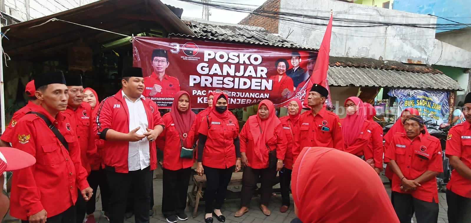 Posko-posko gotong royong untuk “Ganjar Presiden” di Kenjeran Surabaya.
