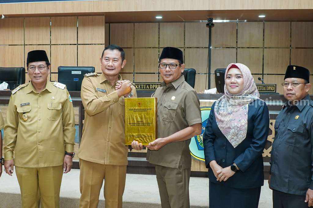 Rapat Paripurna Penyampaian Rekomendasi DPRD atas LKPJ Kepala Daerah Tahun 2022 (Foto: A. Thoriq Hidayatullah/beritajatim.com).