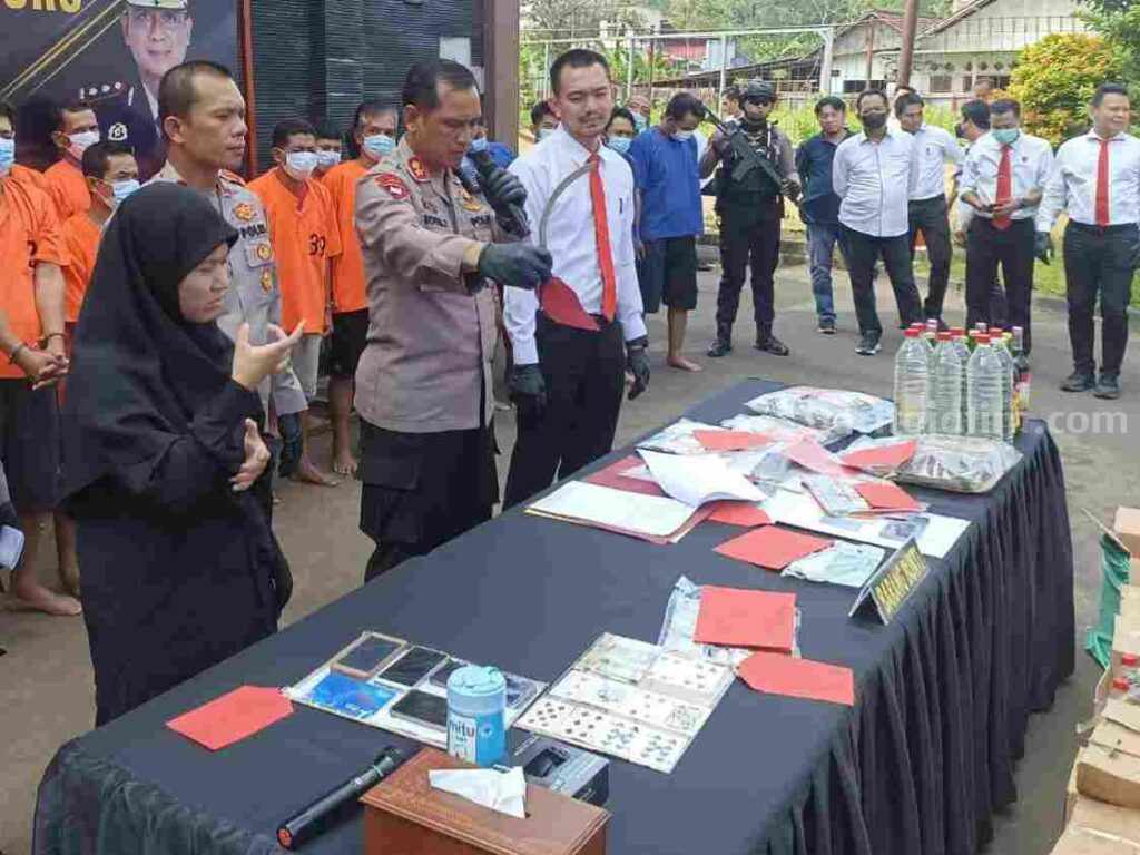 Pers rilis ungkap kasus Operasi Pekat Semeru 2023 Polres Bojonegoro.