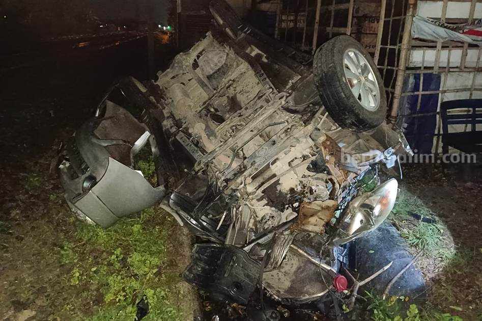 Avanza Dihantam KA di Lamongan, Terpental Sejauh 20 Meter Kondisi mobil Avanza yang rusak berat akibat terpental saat dihantam KA di Lamongan (Foto: Ist).
