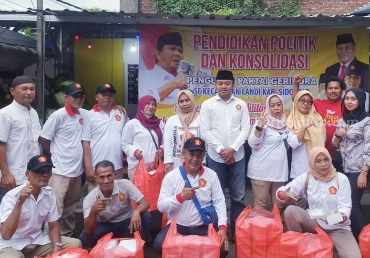 Ketua PAC Partai Gerindra Candi dan pengurusnya.
