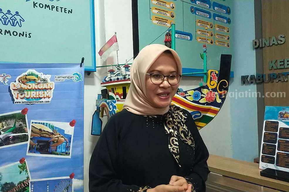 Pemkab Lamongan Bakal Gelar Festival Ketupat Tanjung Kodok di WBL Paciran Kepala Disparbud Kabupaten Lamongan, Siti Rubikah saat diwawancarai (Foto: A. Thoriq Hidayatullah/beritajatim.com).