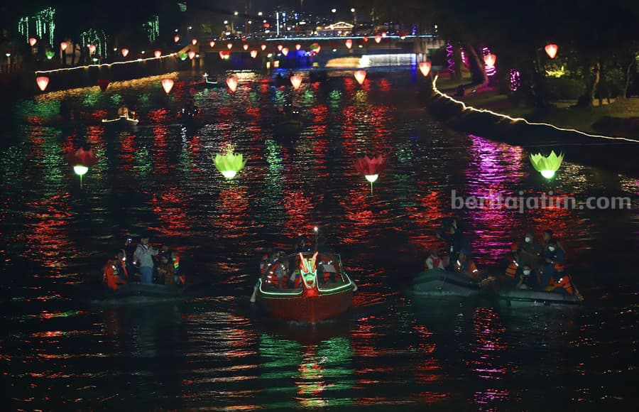 Wisata Susur Sungai Kalimas Surabaya.