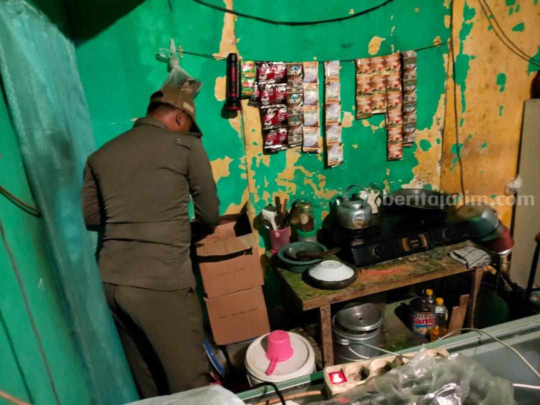 Barang bukti miras yang diamankan Satpol PP Lamongan dari Ops Miras (Foto: Dok. Satpol PP Lamongan).