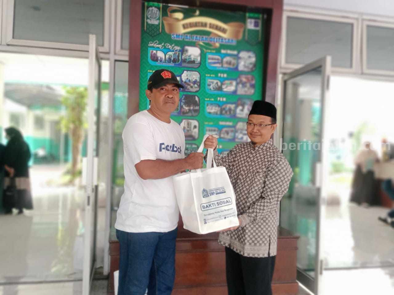 Bakti Sosial SMP Al Falah Deltasari Sidoarjo