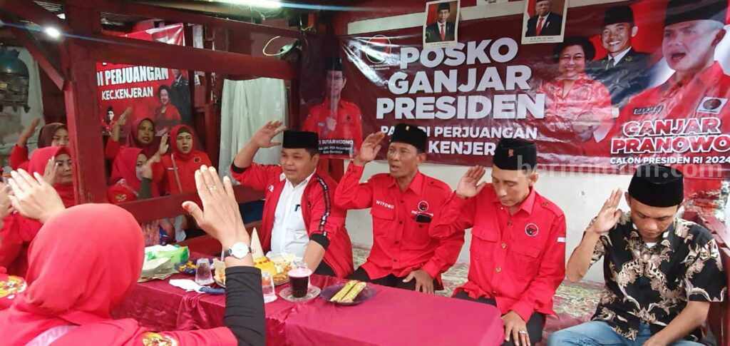 Posko-posko gotong royong untuk “Ganjar Presiden” di Kenjeran Surabaya.