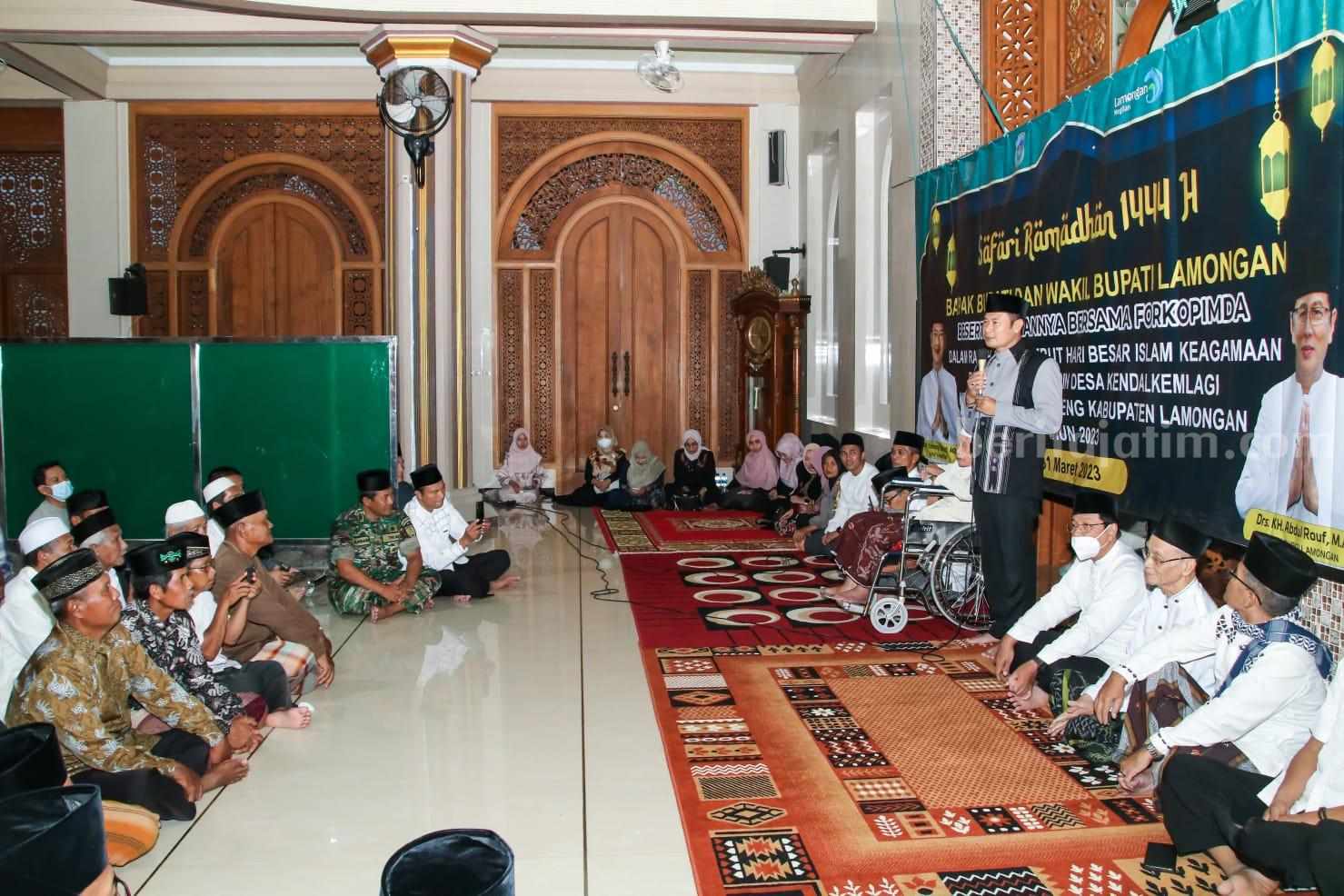 Kegiatan Safari Ramadhan yang dilakukan oleh Pemkab Lamongan di Masjid Al Muttaqin, Desa Kendalkemlagi, Kecamatan Karanggeneng (Foto: A. Thoriq Hidayatullah/beritajatim.com).