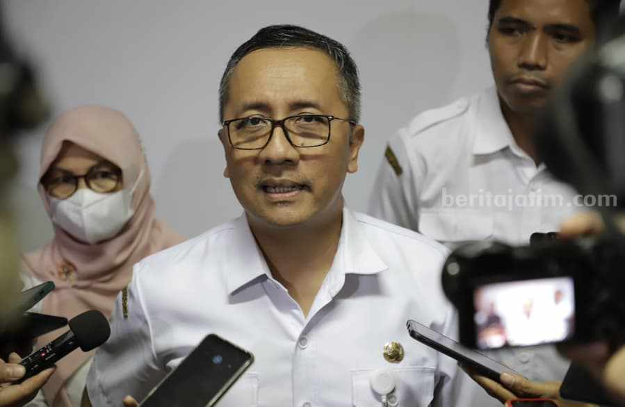 Kepala Dinas Kependudukan dan Pencatatan Sipil (Dispendukcapil) Kota Surabaya, Agus Imam Sonhaji.