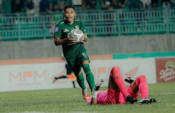Deretan Mantan Arema yang Kini Membela Persebaya Pemain Persebaya Ahmad Nufiandani merupakan jebolan akademi Arema. Ia juga pernah memperkuat Singo Edan. (Foto: Persebaya.id)