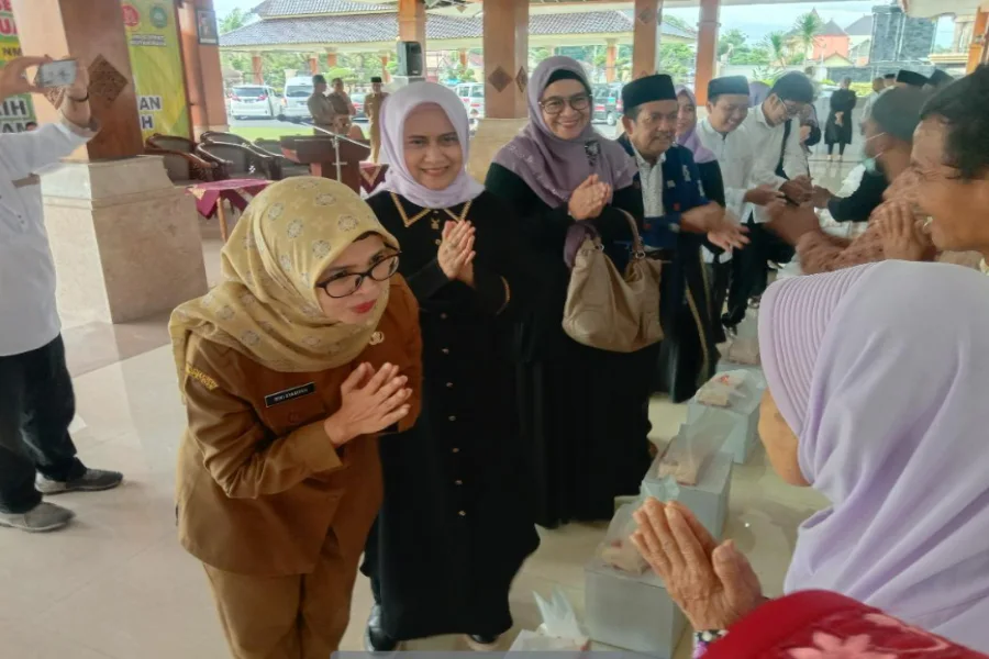 Dhuafa Blitar Dapat 400 Paket Sembako dari Notaris Muslim Indonesia Dhuafa Blitar