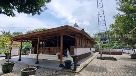 Masjid Godekan Suasana Masjid At Taqwa Godekan di Desa Tamanarum, Parang, Magetan, Jawa Timur.