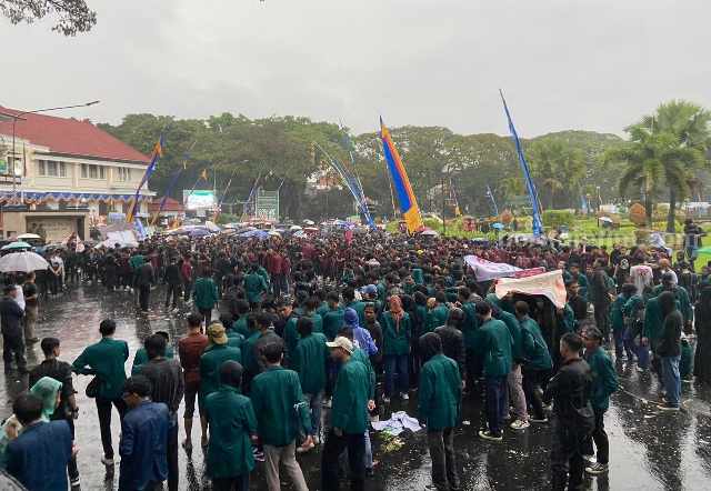 Demo mahasiswa di Malang tolak UU Ciptaker.