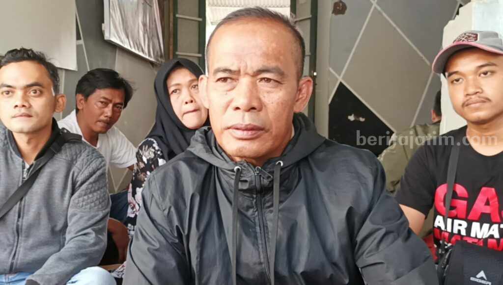 Piala Dunia U 20 Gagal Digelar, Keluarga Korban Tragedi Kanjuruhan Minta Pemerintah Kembali Fokus Usut Tuntas Keluarga korban tragedi Kanjuruhan meminta pemerintah kembali fokus usut tuntas, Senin (3/4/2023).