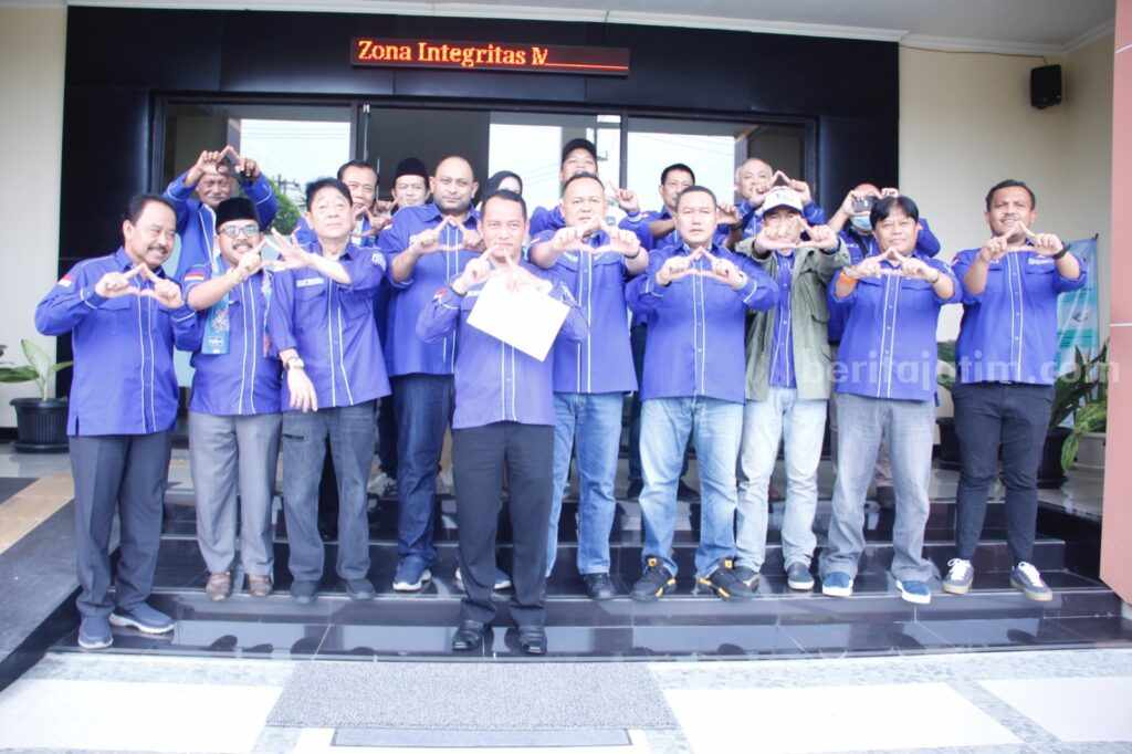 Rombongan Pengurus Demokrat Jatim saat di PTTUN Surabaya