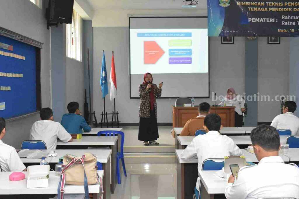 Dosen FEB Unisma Beri Bimbingan Teknis Pelayanan Prima pada Tendik SMAN 1 Batu Suasana bimtek pelayanan prima pada Tendik SMA Negeri 1 Batu (Foto: Istimewa)