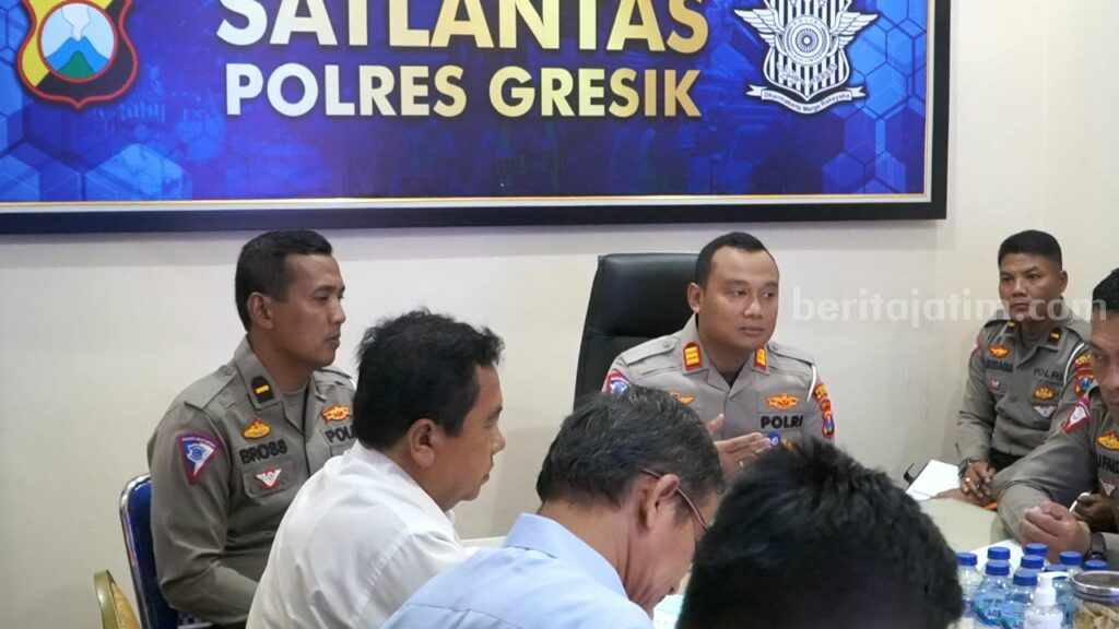 Satlantas Polres Gresik saat melakukan rapat kordinasi pelaksanaan Operasi Ketupat Semeru 2023.