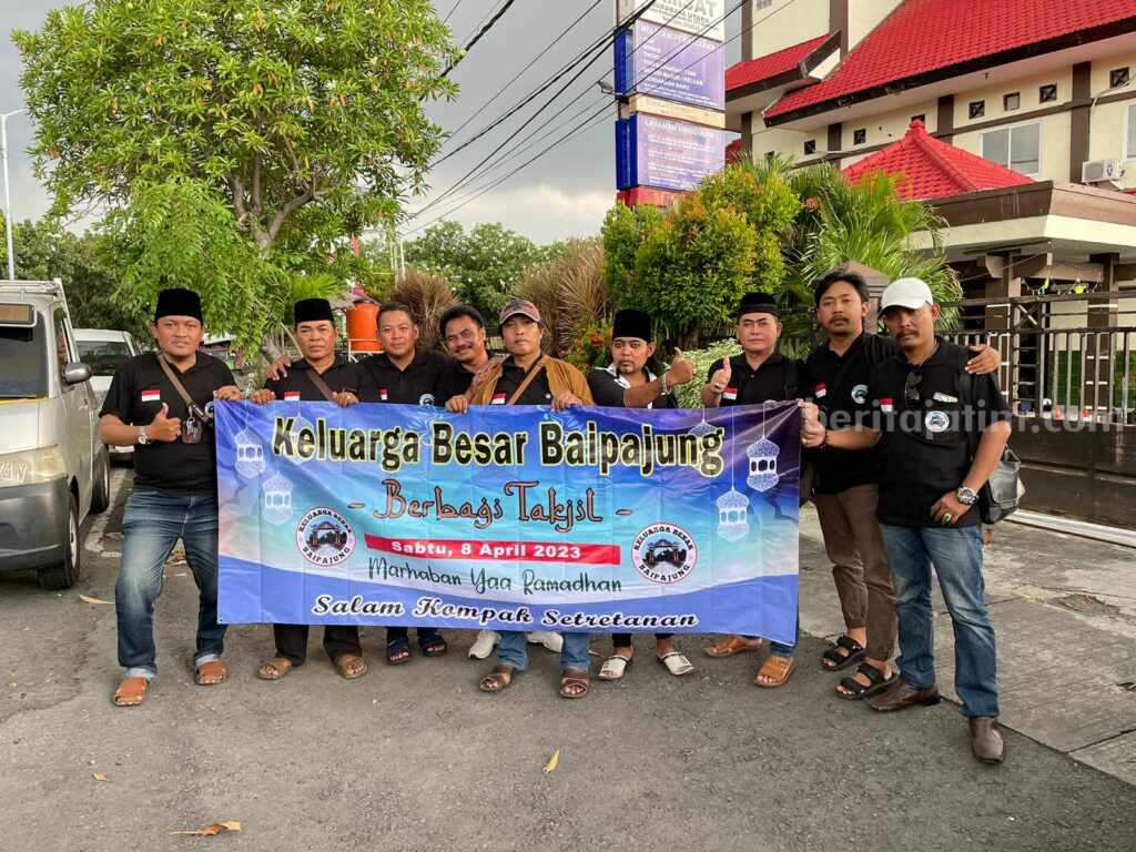 Bagi Takjil dan Kampanye Keselamatan Berlalu Lintas