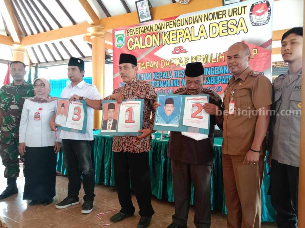 Pilkades Kedungbanteng Malang Diikuti Tiga Calon Tiga orang bakal calon Kepala Desa Kedungbanteng, Sumbermanjing Wetan, Kabupaten Malang, memperoleh nomor urut, Senin (10/4/2024).