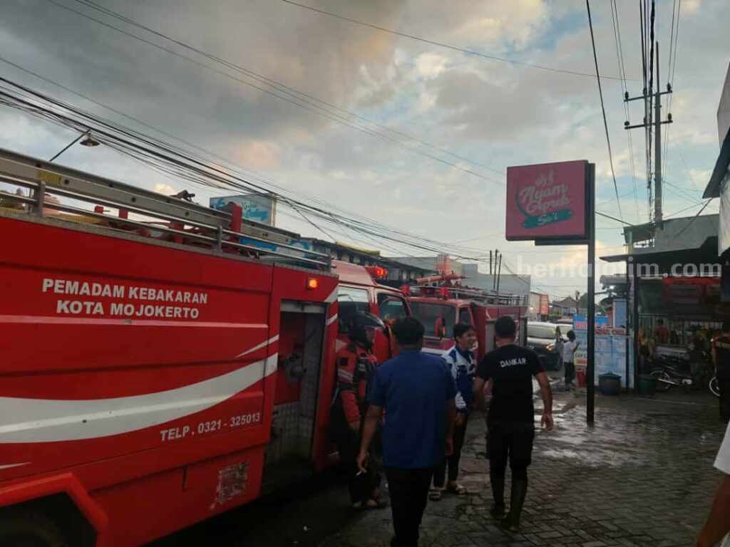 kebakaran Mojokerto