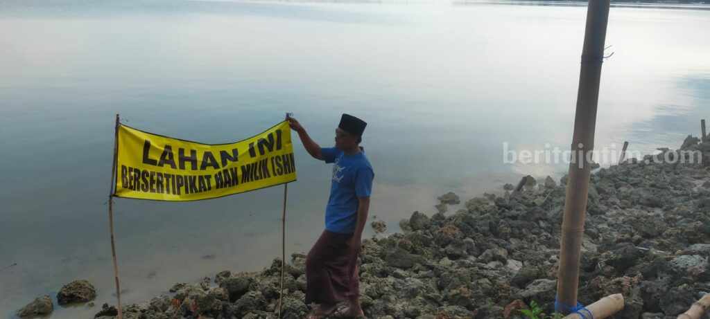 BPN Lakukan Investigasi Pantai Gersik Putih Sumenep yang Bersertifikat Hak Milik Warga menunjukkan lokasi pantai yang bersertifikat hak milik