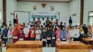 Koordinator Wilayah Dinas Pendidikan (Korwil Dispendik) Kecamatan Gedangan, Kabupaten Malang, menggelar santunan terhadap ratusan anak yatim di gedung PGRI Kecamatan Gedangan, Kamis (13/4/2023).