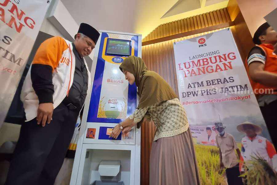 PKS Jatim Launching Lumbung Pangan Berupa ATM Beras Ketua PKS Jatim, Irwan Setiawan