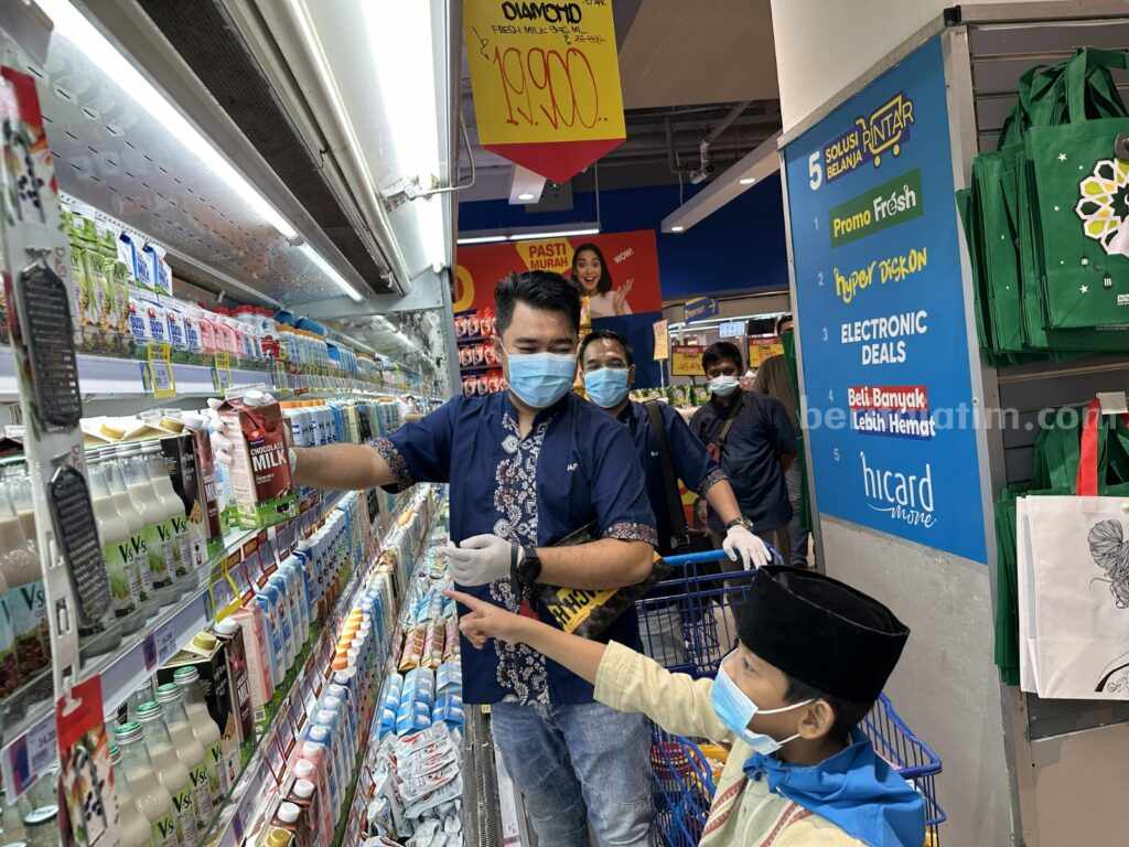 BAF Bahagiakan Anak Yatim dan Dhuafa Dengan Belanja Sepuasnya