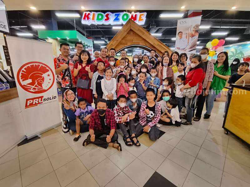 CVSKL dan PRUsolid Surabaya Berbagi Kasih Bersama Anak Yatim Buka puasa bersama CVSKL dan PRUsolid di Restoran A&W di Maspion Square Surabaya