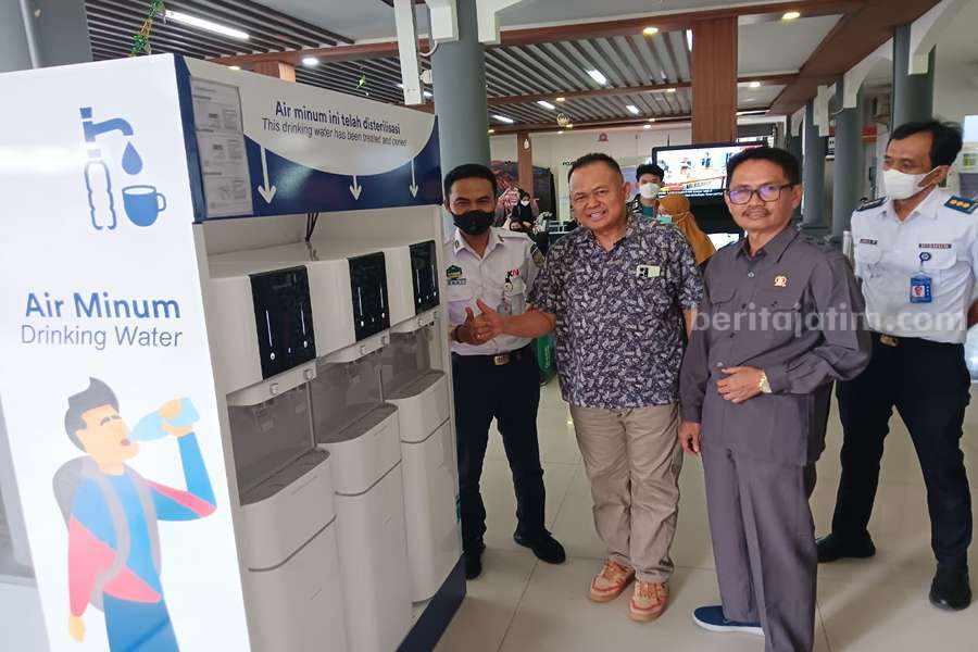 Ketua Komisi D DPRD Jatim, dr Agung Mulyono saat sidak di stasiun memantau arus mudik Lebaran.