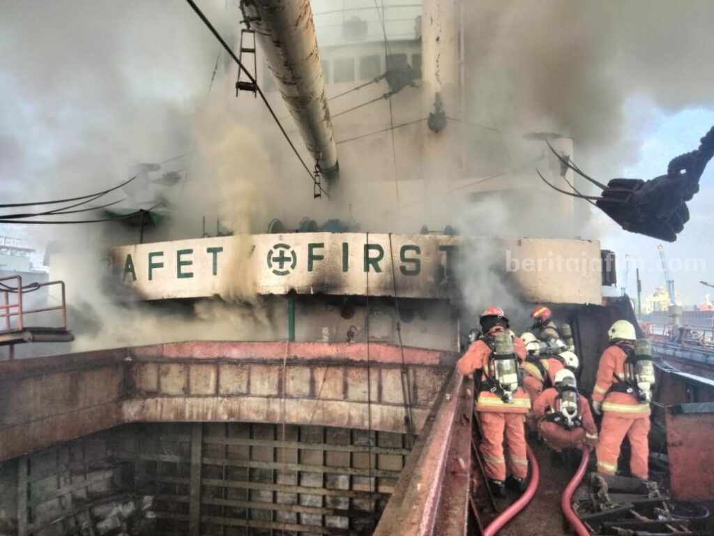 kapal terbakar