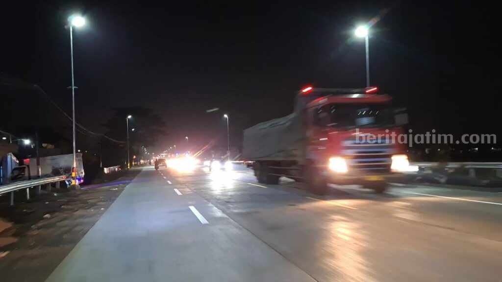 Arus lalu-lintas di Jalur By Pass Mojokerto. [Foto : Misti/beritajatim.com]