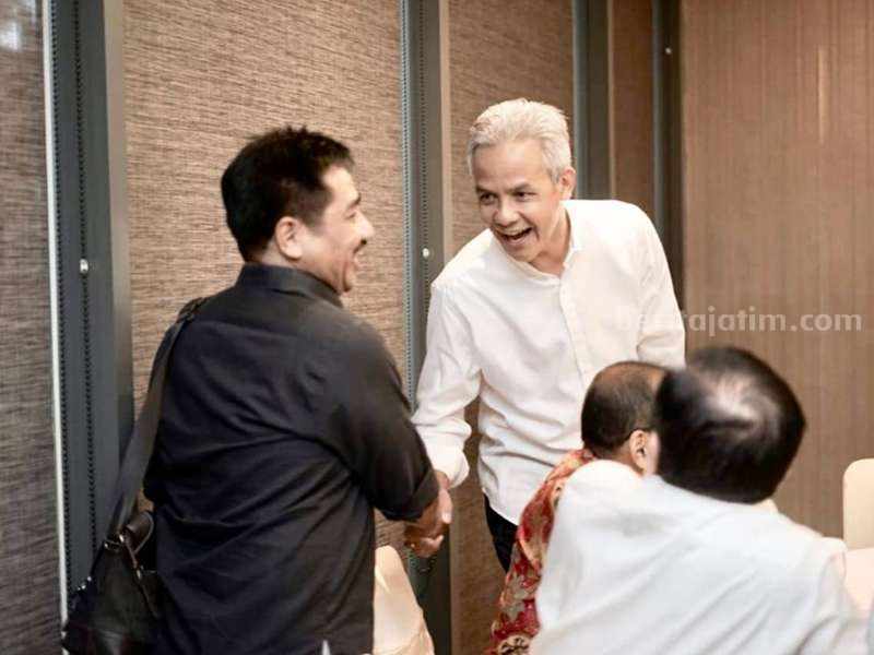 Pakar Komunikasi Unair Suko Widodo saat bersama Ganjar Pranowo