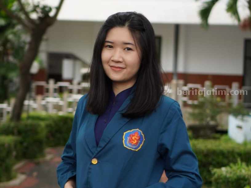 Mahasiswi Ubaya Ini Raih Skor Tertinggi Nasional Rania Veronika Darmo Husodo Mahasiswi Ubaya meraih skor tertinggi tingkat nasional Ujian Kompetensi Apoteker Indonesia (UKAI)