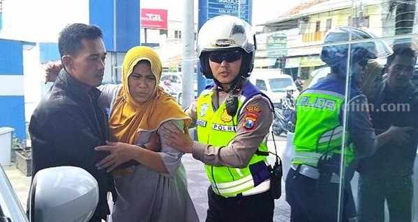 Satlantas Polres Malang Bantu Ibu Melahirkan Saat Mudik Polres Malang