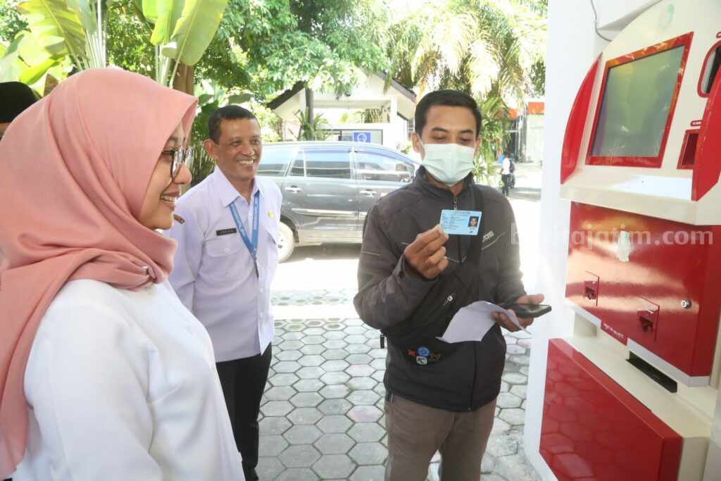 Bupati Banyuwangi saat Pantau Langsung Kinerja Layanan Publik